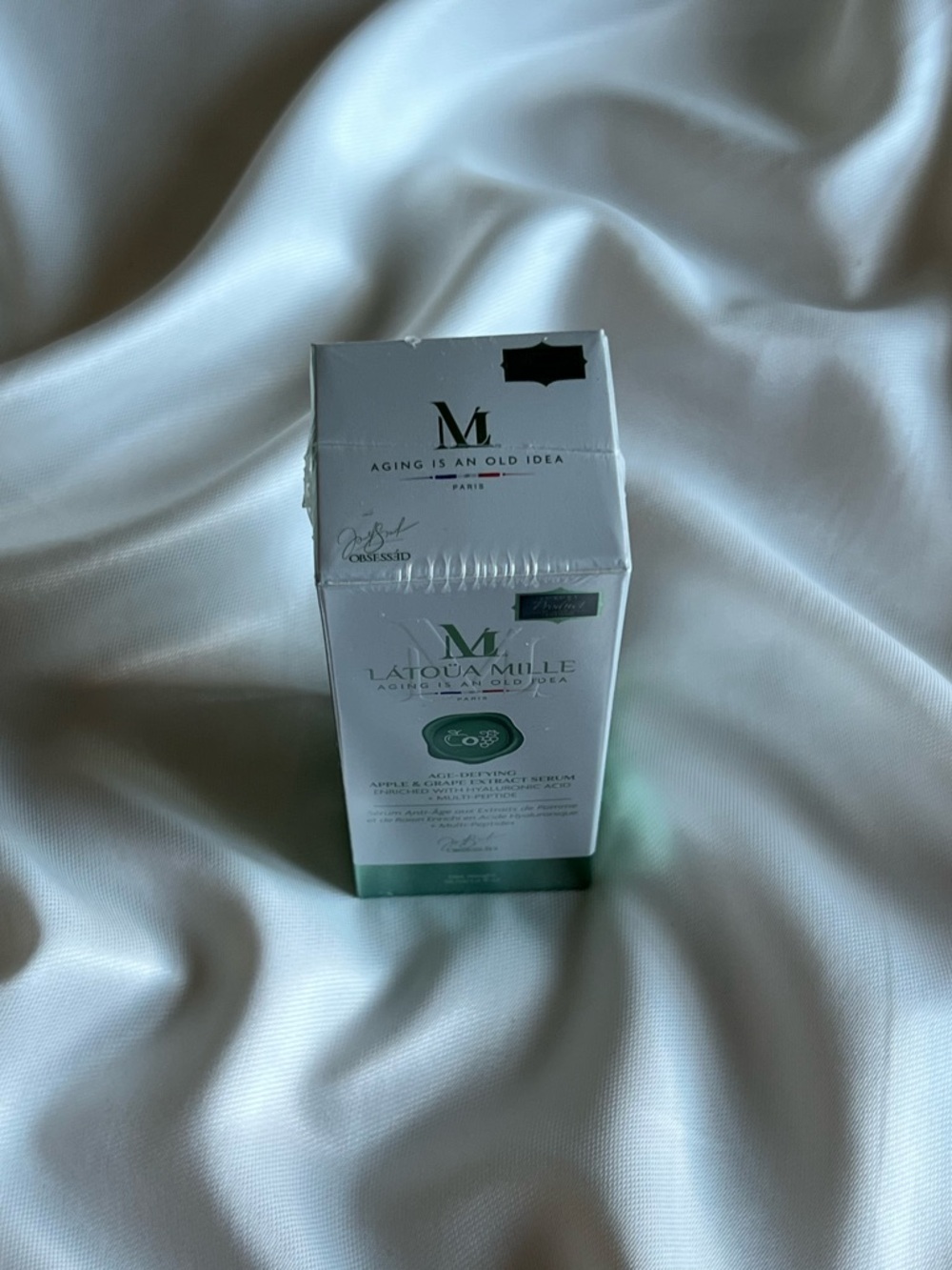 Age Defying 🍏 & 🍇 Extract Serum Enriched With Hyaluronic Acid + Multi-Peptide